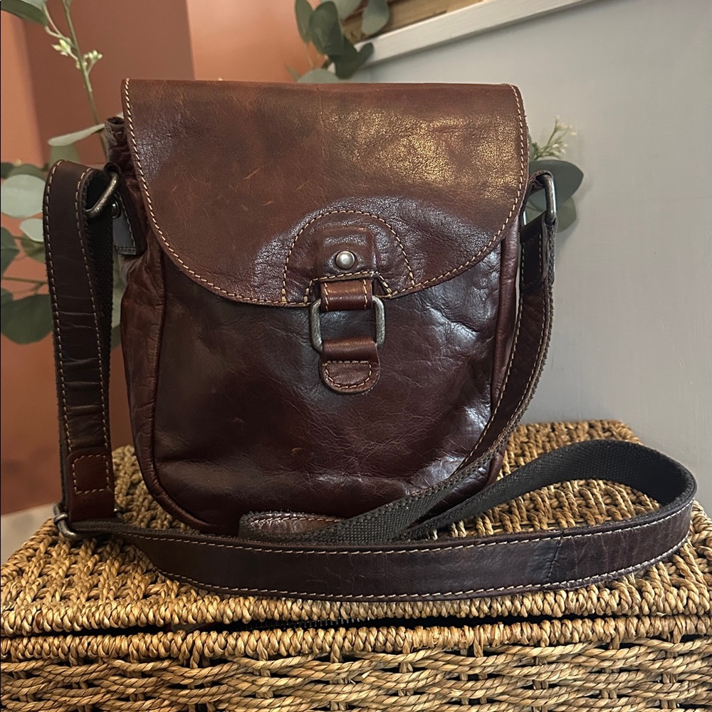 Jack Georges Voyager Horseshoe distressed brown magnetic flap crossbody purse